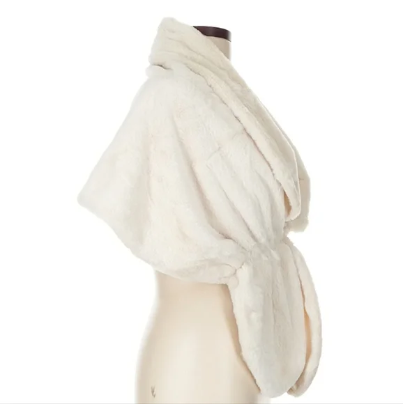 Cream Textured Wrap with Elegant Drape - Picture 3 of 4
